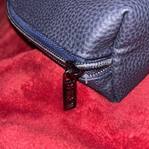 Holt Renfrew Large toiletry bag - Picture 8 of 10